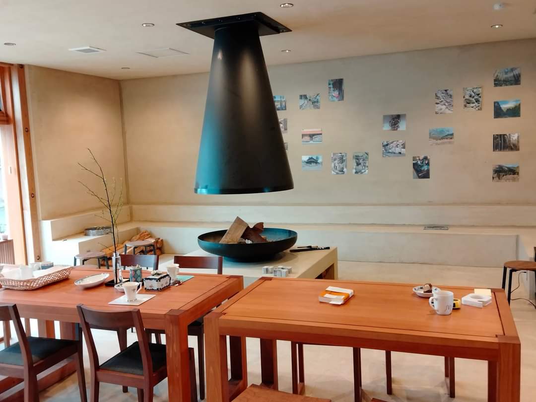 鳥取県智頭町内　旧那岐小学校改修家具納品の画像